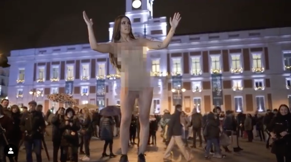 Cristina Pedroche ha enloquecido: se 'desnuda' con un montaje para promocionar sus Campanadas