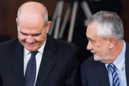 EREs: Chaves y Griñán no fueron 'honrados', sino colaboradores necesarios en un mangazo de 1.000 millones