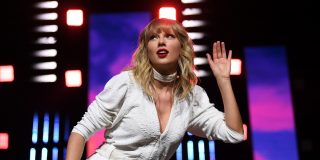 La boda inalcanzable de Taylor Swift: por qu&eacute; los seguidores ya marcan fecha para el anillo