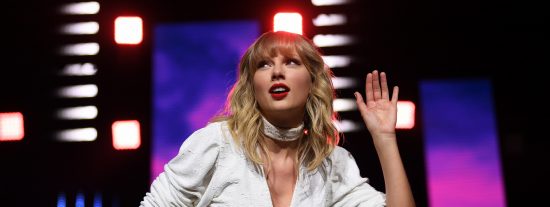 La boda inalcanzable de Taylor Swift: por qu&eacute; los seguidores ya marcan fecha para el anillo
