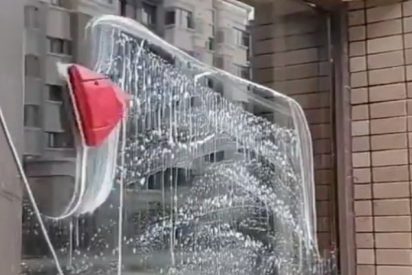 'CyberMonday': El 'magico' artilugio limpiacristales que arrasa en Internet, cuesta 45 euros y puedes encontrar aqu&iacute;