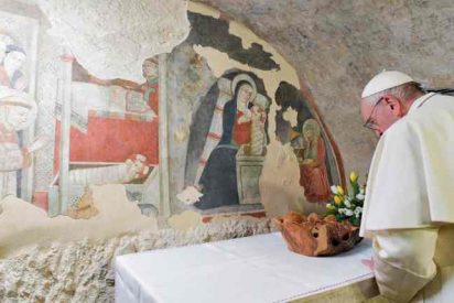 El papa se somete a una cirug&iacute;a de cataratas, en medio de un fuerte hermetismo