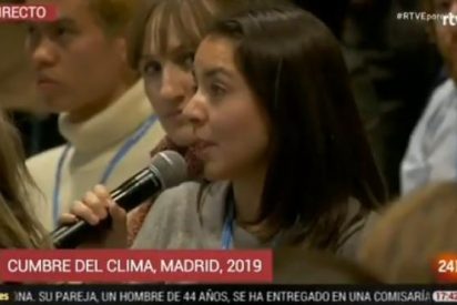 Los periodistas internacionales se encabronan con el censor S&aacute;nchez: "Es la primera vez que no nos dejan levantar la mano en una rueda de prensa"