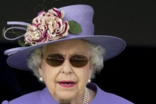 Isabel II presiona al gobierno brit&aacute;nico para ocultar una &lsquo;tajada&rsquo; de su fortuna