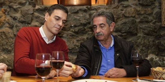 Revilla provoca una furibunda reacci&oacute;n de S&aacute;nchez al conocer el voto en contra de los regionalistas c&aacute;ntabros
