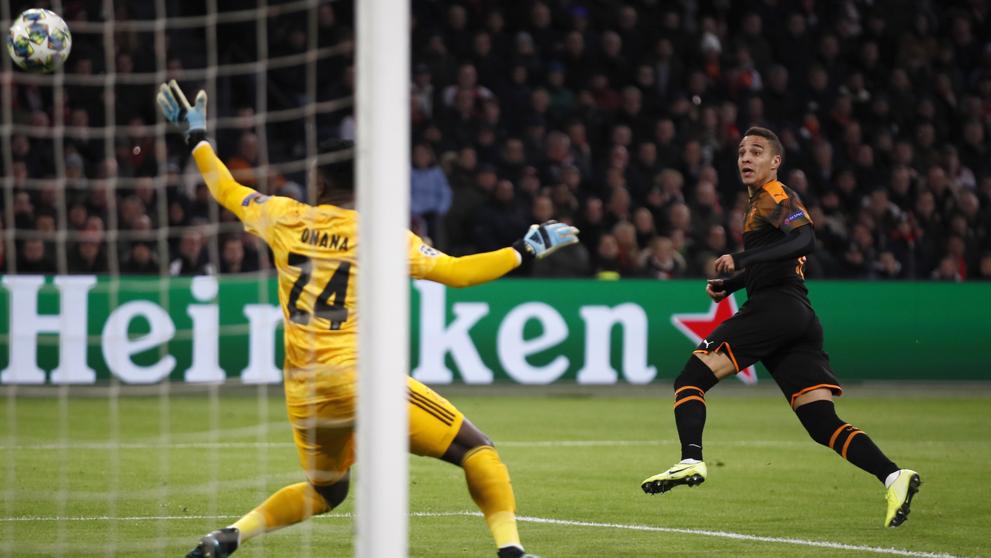 Champions: El Valencia hace una machada en Amsterdam frente al Ajax y a octavos como primero de grupo
