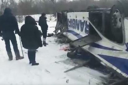 Varios muertos tras volcar y caer desde un puente a un r&iacute;o congelado un autob&uacute;s en Rusia