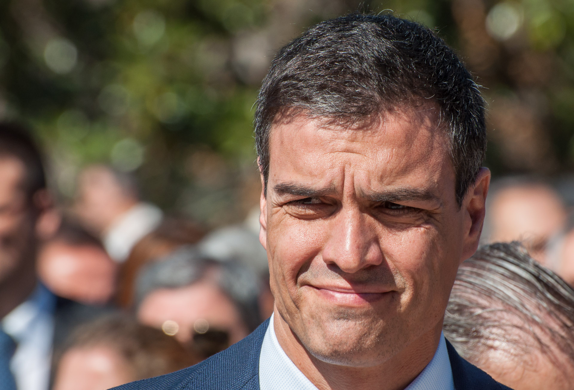 Más de 30 intelectuales exigen en un manifiesto la dimisión de Pedro Sánchez