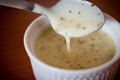 Sanidad pide que no consumamos esta popular salsa del supermercado