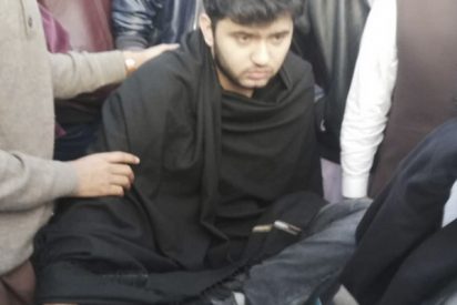 Vicedecano atropella con su coche a este estudiante durante una protesta en una escuela de Medicina en Pakist&aacute;n