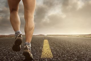 Unos ladrones ilusos intentan escapar en Sevilla tras robar 3000 euros sin saber que el polic&iacute;a que les persegu&iacute;a era un campe&oacute;n mundial de atletismo
