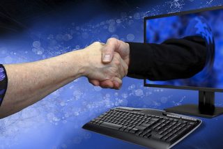 Los 7 trucos de las tiendas online para 'sacarte los cuartos' en estas fechas