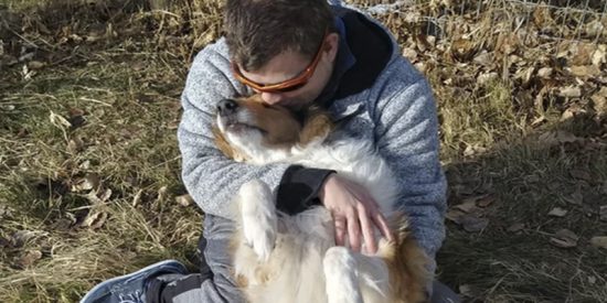 Este hombre ciego pide en Facebook que le den descripciones de sus perros y obtiene oro puro&hellip;