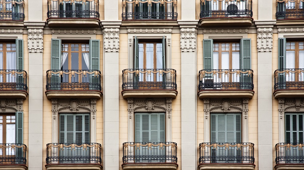Los notarios informan de que la compraventa de vivienda bajó un 1% en octubre tras encarecerse ligeramente