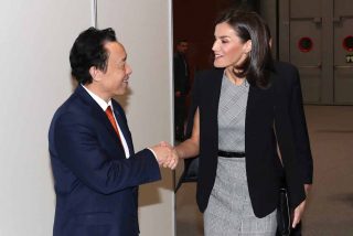 La Reina Letizia con el director general de la FAO, Qu Dongyu &copy; Casa S.M. El Rey