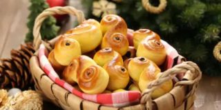 Bollos de azafr&aacute;n suecos o Lussekatter