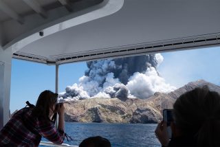 Nueva Zelanda: muerte bajo el volc&aacute;n