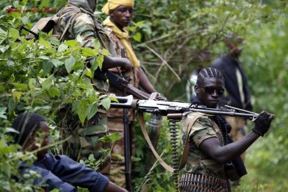 Un grupo de separatistas de Camer&uacute;n tirotea a un avi&oacute;n de pasajeros cuando aterrizaba
