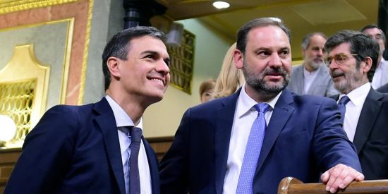 Pedro Sánchez con Ábalos (PSOE) 