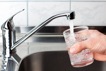 Agua caliente del grifo: el peligro de beberla o cocinar con ella