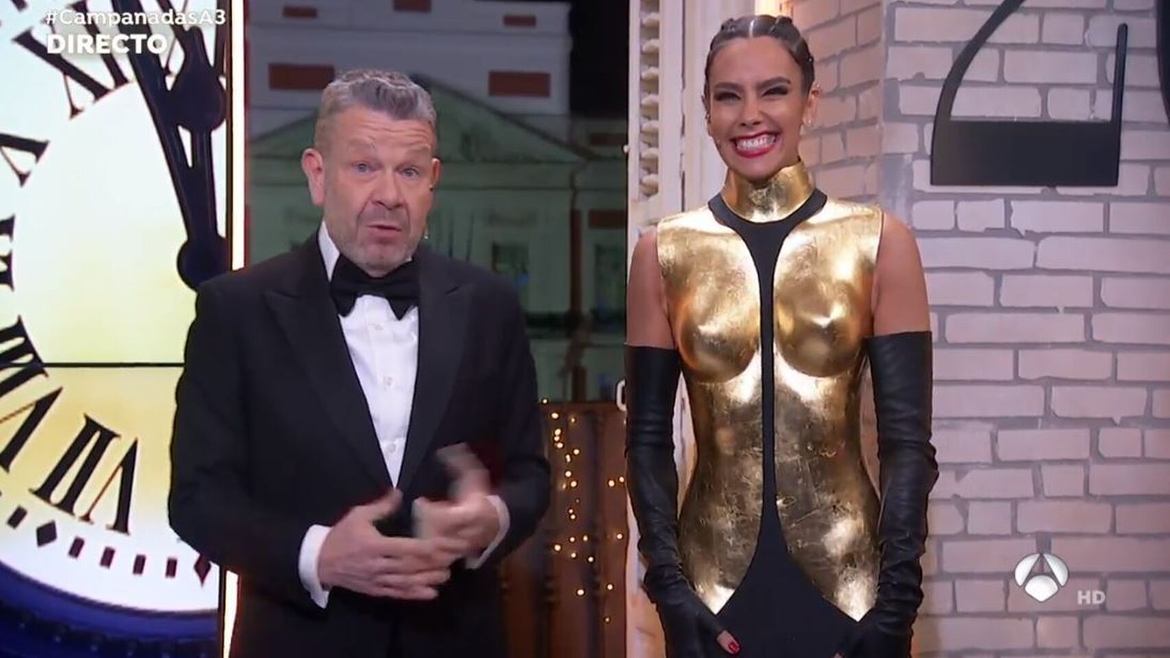 Cristina Pedroche da el campanazo sin ropa interior y con armadura ortop&eacute;dica