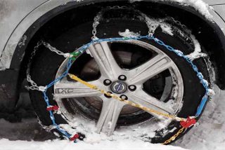 La borrasca Gloria deja su primer muerto: un hombre arrollado cuando instalaba las cadenas a su coche