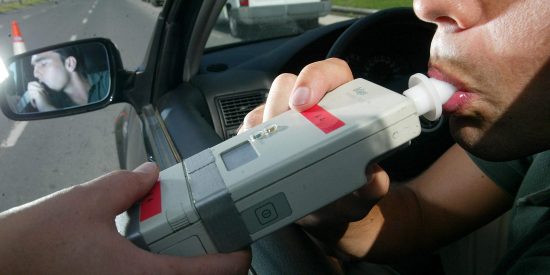 La DGT alerta: alimentos cotidianos que pueden hacerte dar positivo en un control de alcoholemia