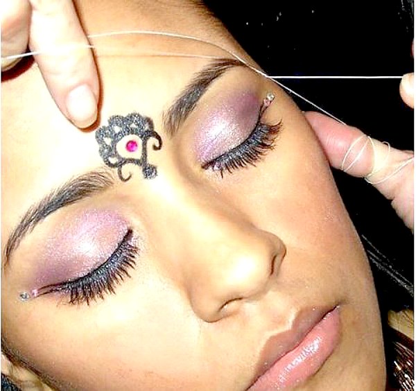depilación de cejas con hilo
