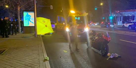La ni&ntilde;a de 3 a&ntilde;os que muri&oacute; en Madrid, atropellada por una moto, cruzaba en rojo el sem&aacute;foro acompa&ntilde;ada de su madre