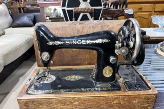Máquina de coser Singer.