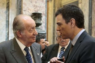 Don Juan Carlos responde a las vejaciones de Gobierno y Podemos al Rey Felipe y hunde internacionalmente a S&aacute;nchez