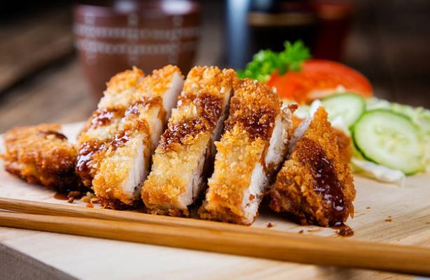 Tonkatsu, chuletas de cerdo empanadas