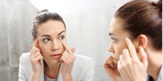 Bolsas bajo los ojos causas