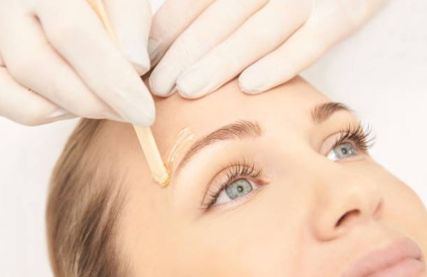 Depilación cejas: ¿con hilo o cera? ? - Periodista Digital