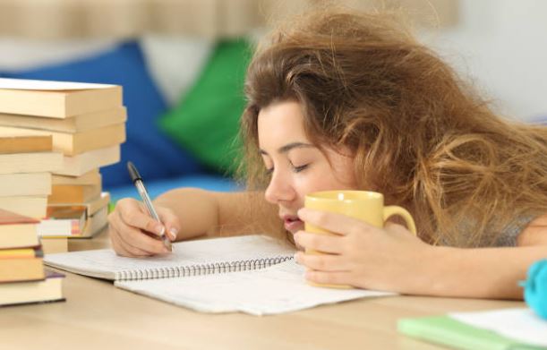 Causas de las bolsas en los ojos falta de sueño