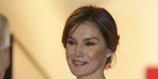 La Reina Letizia, más roja que nunca, arrasa en la víspera de la huelga feminista del 8-M