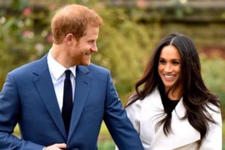 El Pr&iacute;ncipe Harry y Meghan Markle firman su primer contrato y sabemos cu&aacute;nto van a cobrar