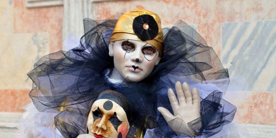 Venecia: el coronavirus y la 'acqua alta' ahuyentan a los turistas y hunden el Carnaval