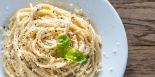 Espaguetis a la crema de queso: La receta m&aacute;s f&aacute;cil y r&aacute;pida