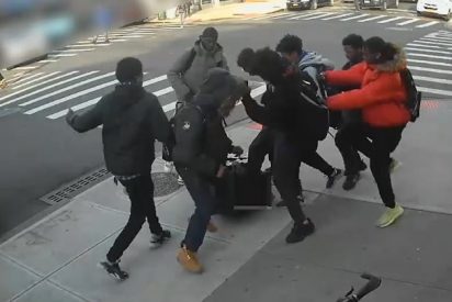 Escalofriante ataque de 20 adolescentes a una ni&ntilde;a de 15 a&ntilde;os, para robarle el m&oacute;vil y las zapatillas