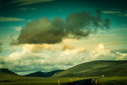 C&eacute;sar Valdeolmillos Alonso: "Nubes en el horizonte"