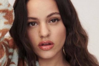 Rosal&iacute;a sube la temperatura de la cuarentena con un pasmoso desnudo en la cama