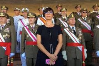 La directora general inoperativa y carente de toda capacidad de defender a sus Guardias Civiles