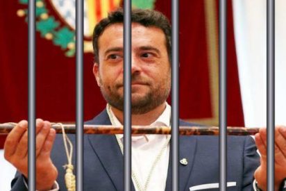 Àlex Pastor, alcalde socialista de Badalona, fue a buscar un perro y acab&oacute; mordiendo a un polic&iacute;a