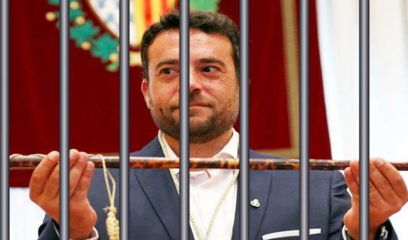 Àlex Pastor, alcalde socialista de Badalona, fue a buscar un perro y acab&oacute; mordiendo a un polic&iacute;a