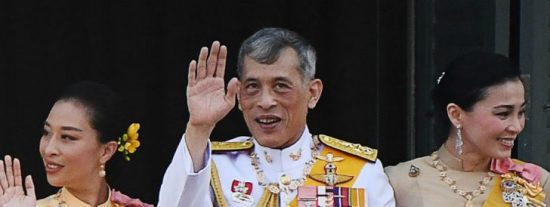 El rey m&aacute;s rico del mundo: 17.000 casas, 38 aviones privados, 300 coches y 52 barcos ba&ntilde;ados en oro