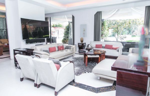 La &lsquo;mansi&oacute;n progre&rsquo; de 4 millones de euros del Jorge Javier V&aacute;zquez que se mofa de los &ldquo;viejos moribundos&rdquo;