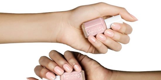  esmaltes de u&ntilde;as color porcelana para una manicura natural