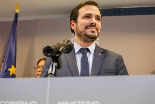 Garzón amenaza a las aerolíneas por demorar los reembolsos y se lleva un zasca de altura: "Lo mismo pasa con el pago de los ERTE"