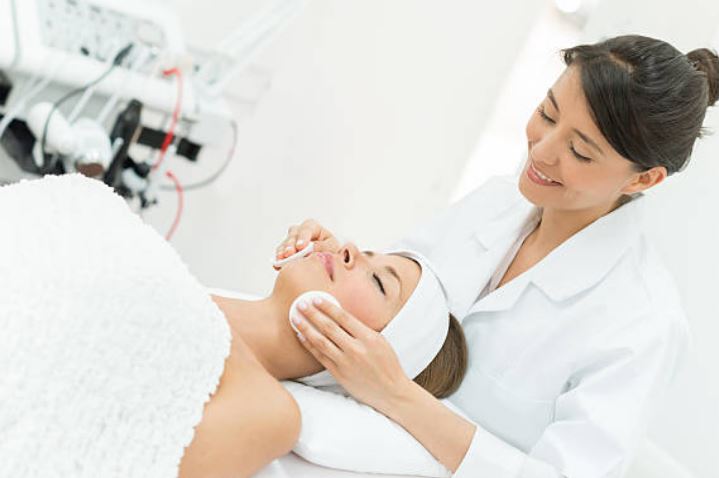 ¿Qué es un peeling químico y para qué sirve?